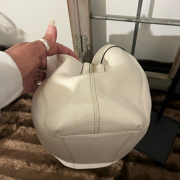 Coach Lexy - Picture 9 of 9